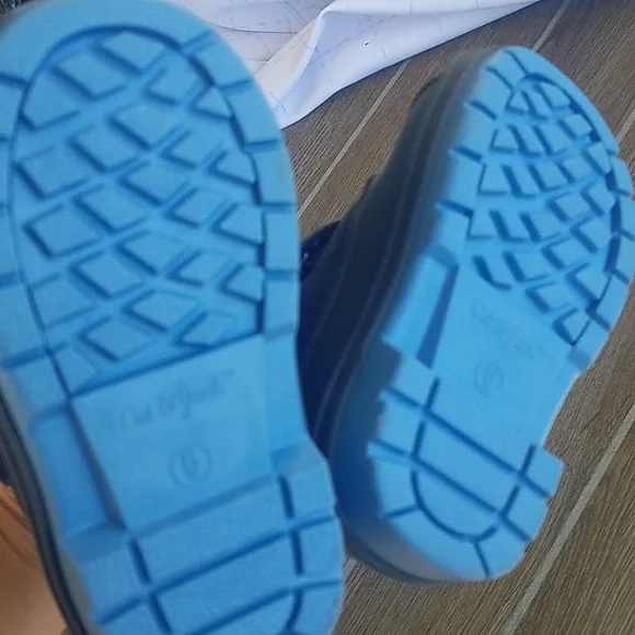 Cat & Jack Snow Boots - Picture 5 of 6